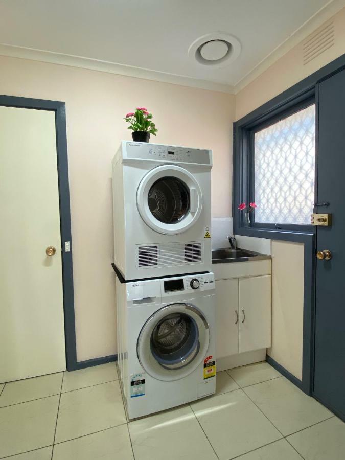 Entire Hume House Villa Melbourne Ngoại thất bức ảnh